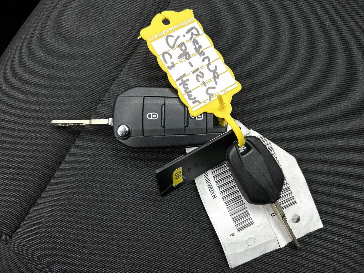 1.2 100pk You | Parkeersensoren achterzijde | Bluetooth telefoonvoorbereiding | Centrale deurvergrendeling op afstand