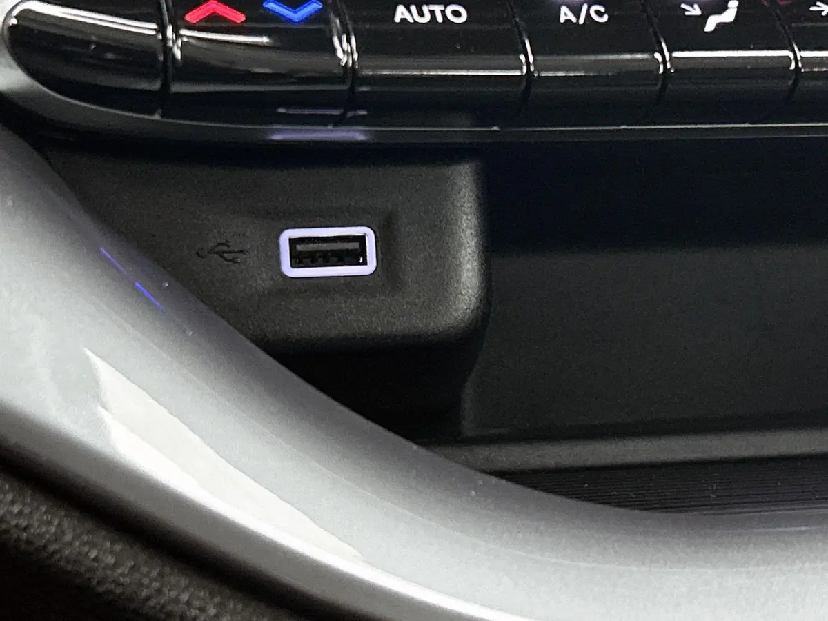 118pk Urban 42 kWh Automaat | LAGE KM | Apple Carplay/Android Auto | Camera | Cruise Control | Climate Control | Dodehoekdetectie | 16"LMV |