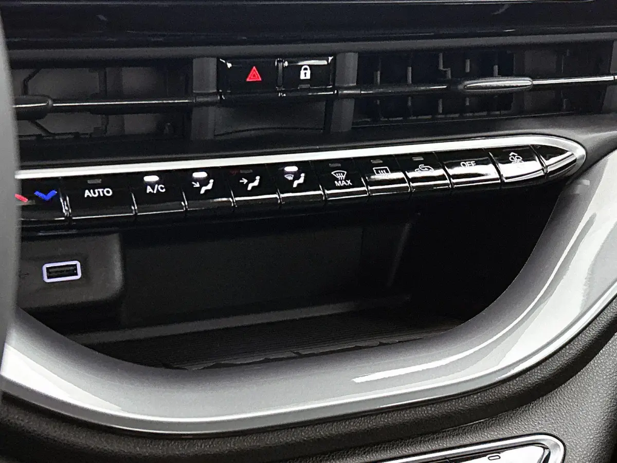 118pk Urban 42 kWh Automaat | LAGE KM | Apple Carplay/Android Auto | Camera | Cruise Control | Climate Control | Dodehoekdetectie | 16"LMV |