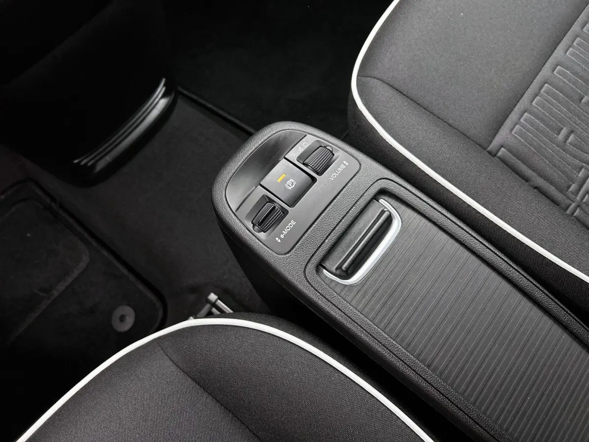 118pk Urban 42 kWh Automaat | LAGE KM | Apple Carplay/Android Auto | Camera | Cruise Control | Climate Control | Dodehoekdetectie | 16"LMV |