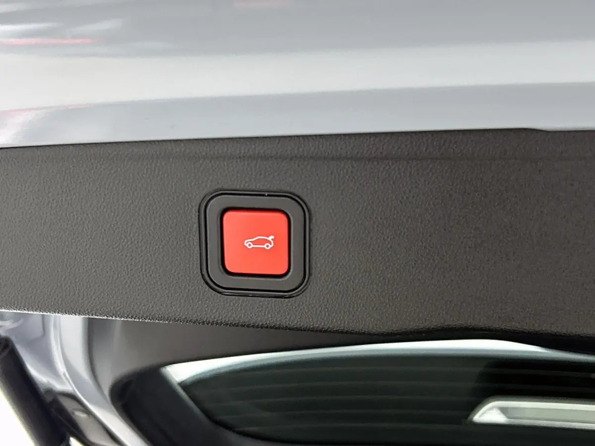 1.2 110pk e-Hybrid Altitude Automaat | 1ste Eigenaar | Elektrische Klep | Navigatie | Apple Carplay/Android Auto | Climate Control | Adaptieve Cruise Control | Parkeersensoren Achter | Leder