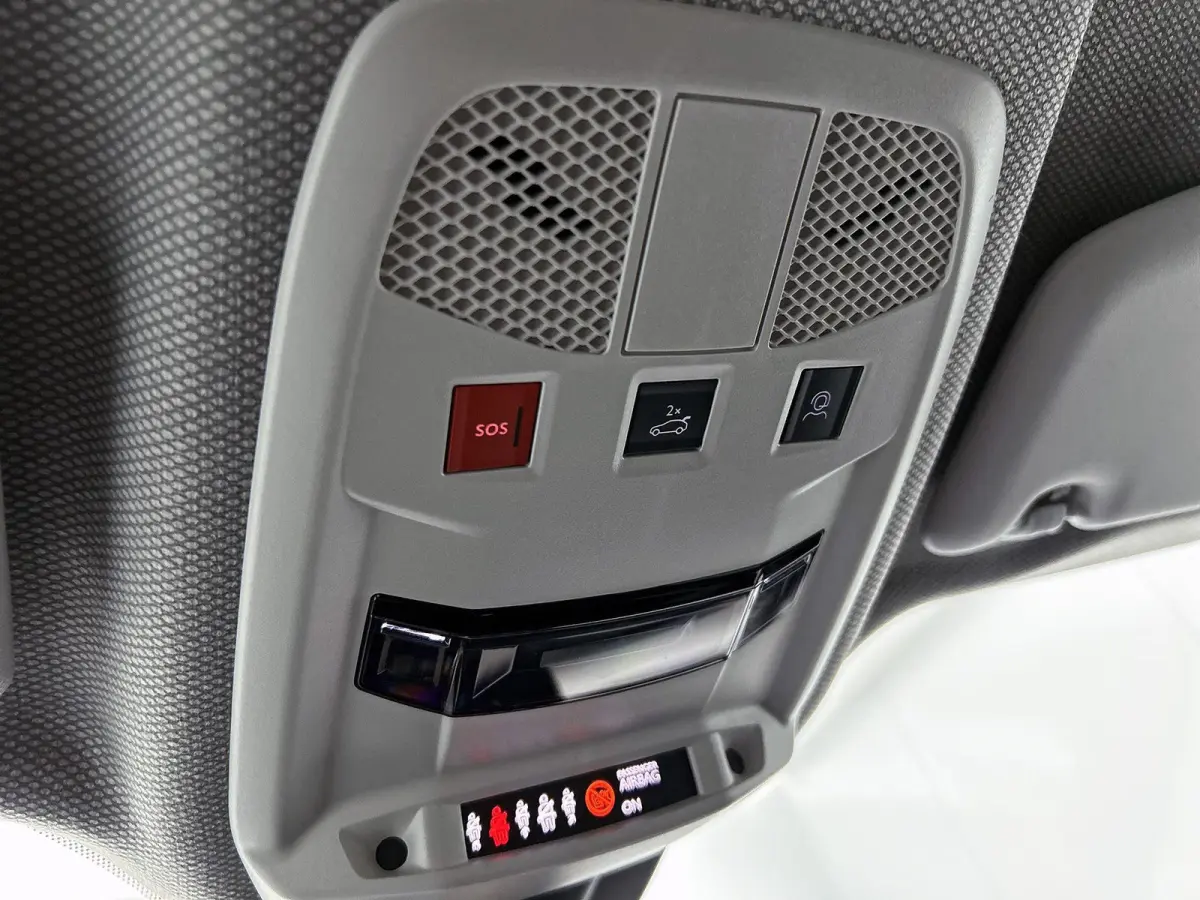 1.2 110pk e-Hybrid Altitude Automaat | 1ste Eigenaar | Elektrische Klep | Navigatie | Apple Carplay/Android Auto | Climate Control | Adaptieve Cruise Control | Parkeersensoren Achter | Leder