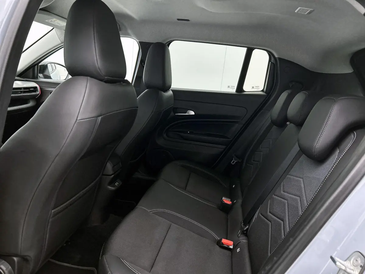 1.2 110pk e-Hybrid Altitude Automaat | 1ste Eigenaar | Elektrische Klep | Navigatie | Apple Carplay/Android Auto | Climate Control | Adaptieve Cruise Control | Parkeersensoren Achter | Leder