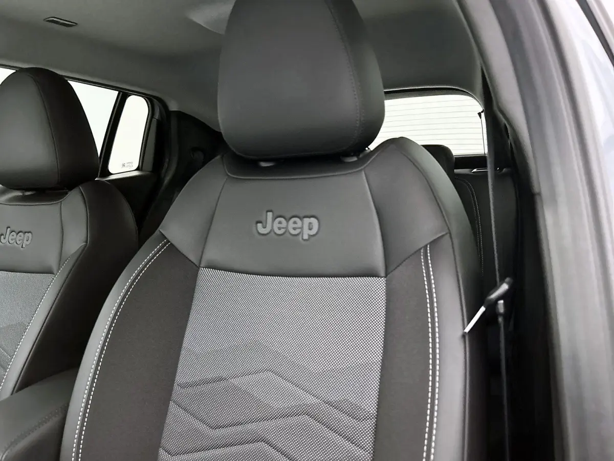 1.2 110pk e-Hybrid Altitude Automaat | 1ste Eigenaar | Elektrische Klep | Navigatie | Apple Carplay/Android Auto | Climate Control | Adaptieve Cruise Control | Parkeersensoren Achter | Leder