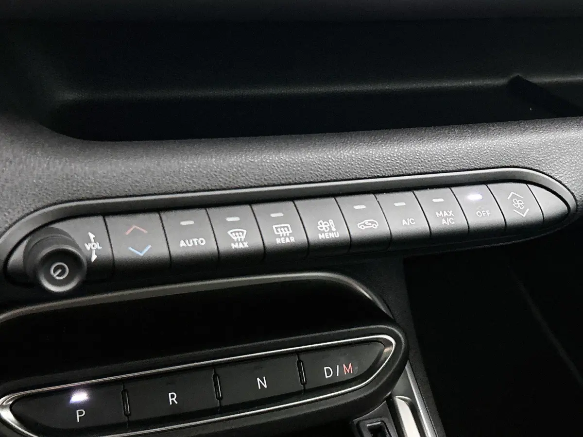 1.2 110pk e-Hybrid Altitude Automaat | 1ste Eigenaar | Elektrische Klep | Navigatie | Apple Carplay/Android Auto | Climate Control | Adaptieve Cruise Control | Parkeersensoren Achter | Leder