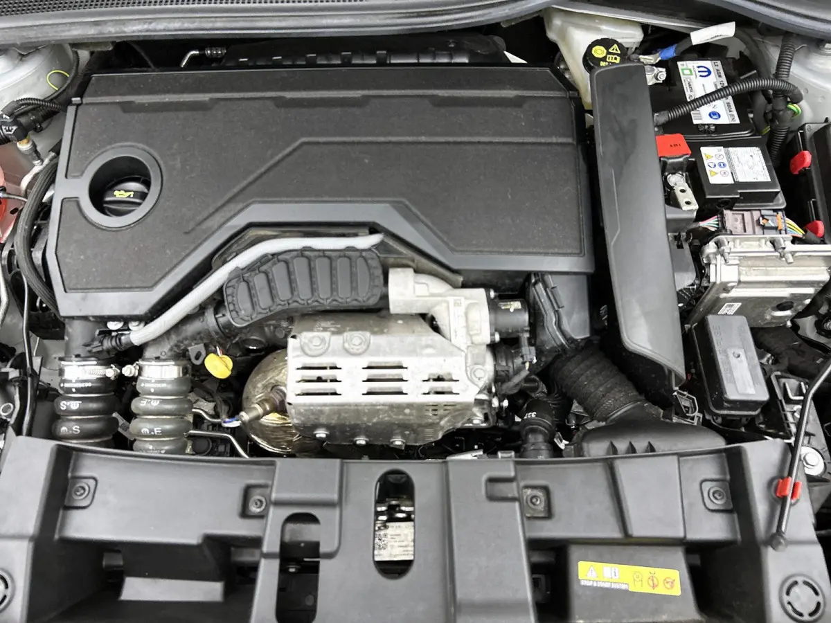 1.2 110pk e-Hybrid Altitude Automaat | 1ste Eigenaar | Elektrische Klep | Navigatie | Apple Carplay/Android Auto | Climate Control | Adaptieve Cruise Control | Parkeersensoren Achter | Leder