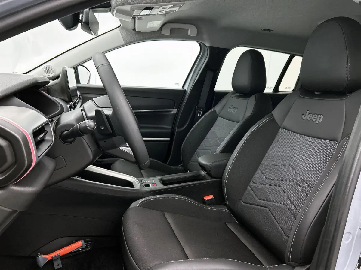 1.2 110pk e-Hybrid Altitude Automaat | 1ste Eigenaar | Elektrische Klep | Navigatie | Apple Carplay/Android Auto | Climate Control | Adaptieve Cruise Control | Parkeersensoren Achter | Leder