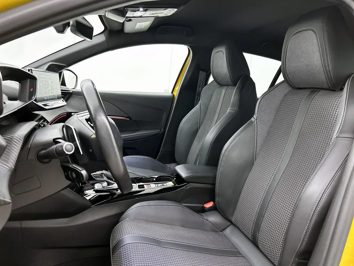 1.2 100pk GT Automaat | 1ste Eigenaar | Navigatie | Climate Control | Cruise Control | Camera | 17"LMV | Dodehoekdetectie | LED |