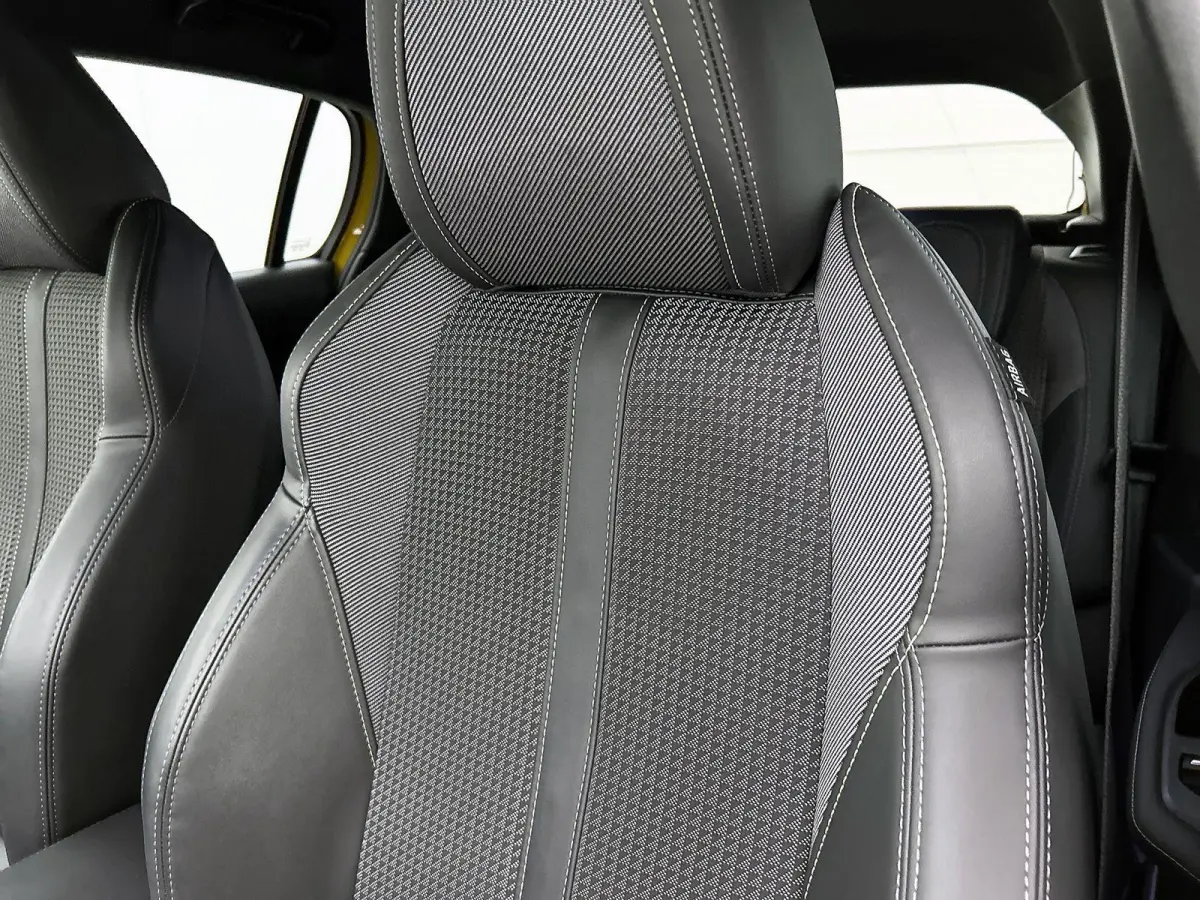 1.2 100pk GT Automaat | 1ste Eigenaar | Navigatie | Climate Control | Cruise Control | Camera | 17"LMV | Dodehoekdetectie | LED |