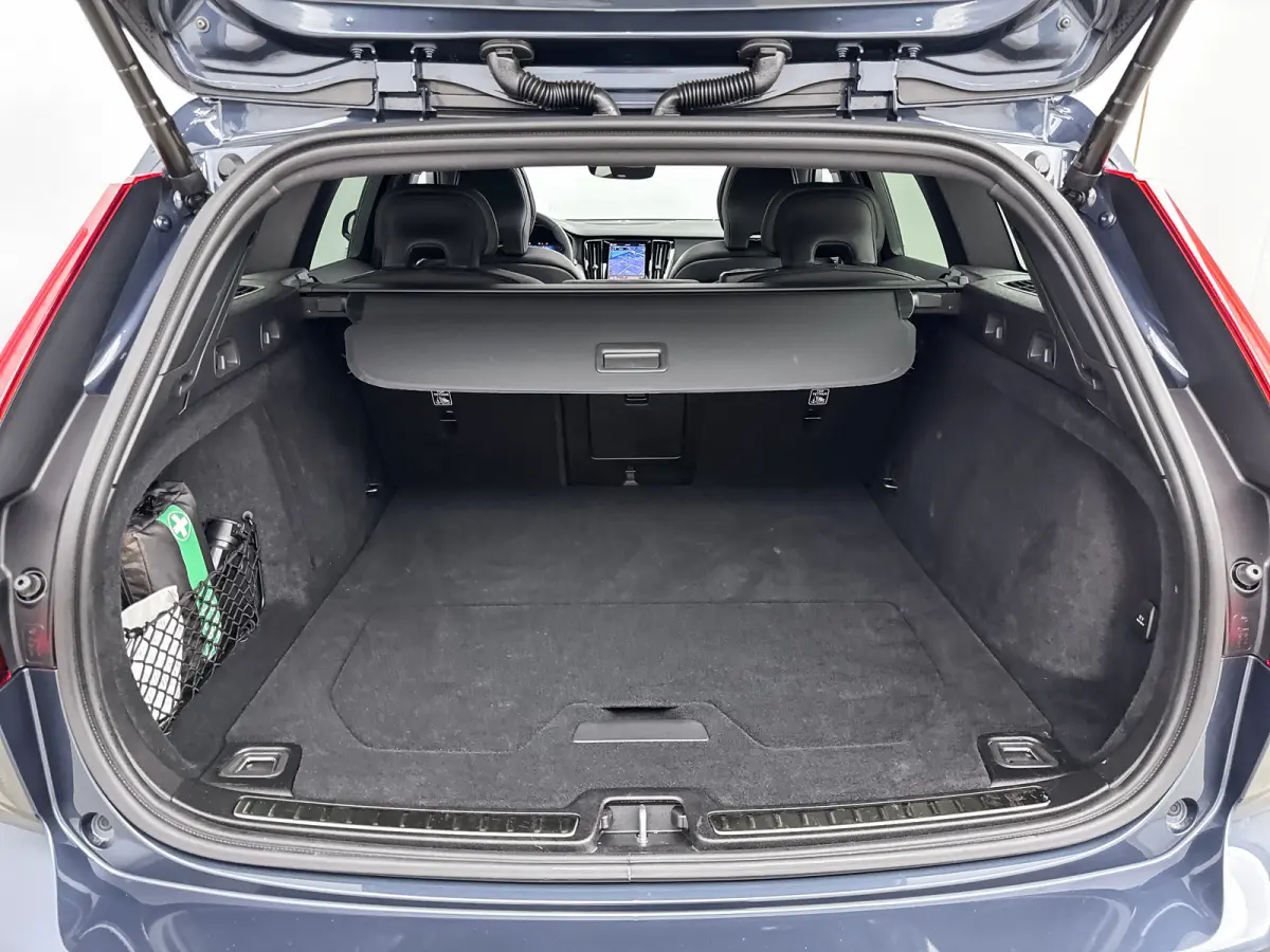 T8 Recharge Plus Dark | 18" | Panoramadak | Head-Up | Trekhaak | Elektr. verst. Sportstoelen | 360 Camera | Stoel/Stuur/Achterbankverwarming