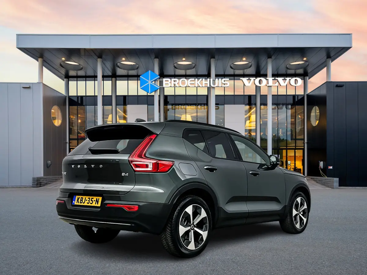 B4 Plus Dark | 19" Allseason | Panoramadak | Leder/Nubuck | Trekhaak | Harman Kardon | Elektr. verst. Stoelen | Parkeercamera | Stoel/Stuurverwarming