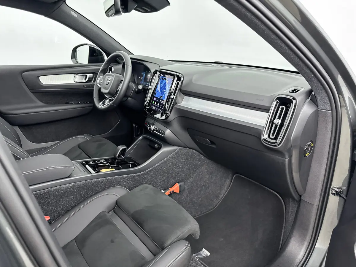 B4 Plus Dark | 19" Allseason | Panoramadak | Leder/Nubuck | Trekhaak | Harman Kardon | Elektr. verst. Stoelen | Parkeercamera | Stoel/Stuurverwarming
