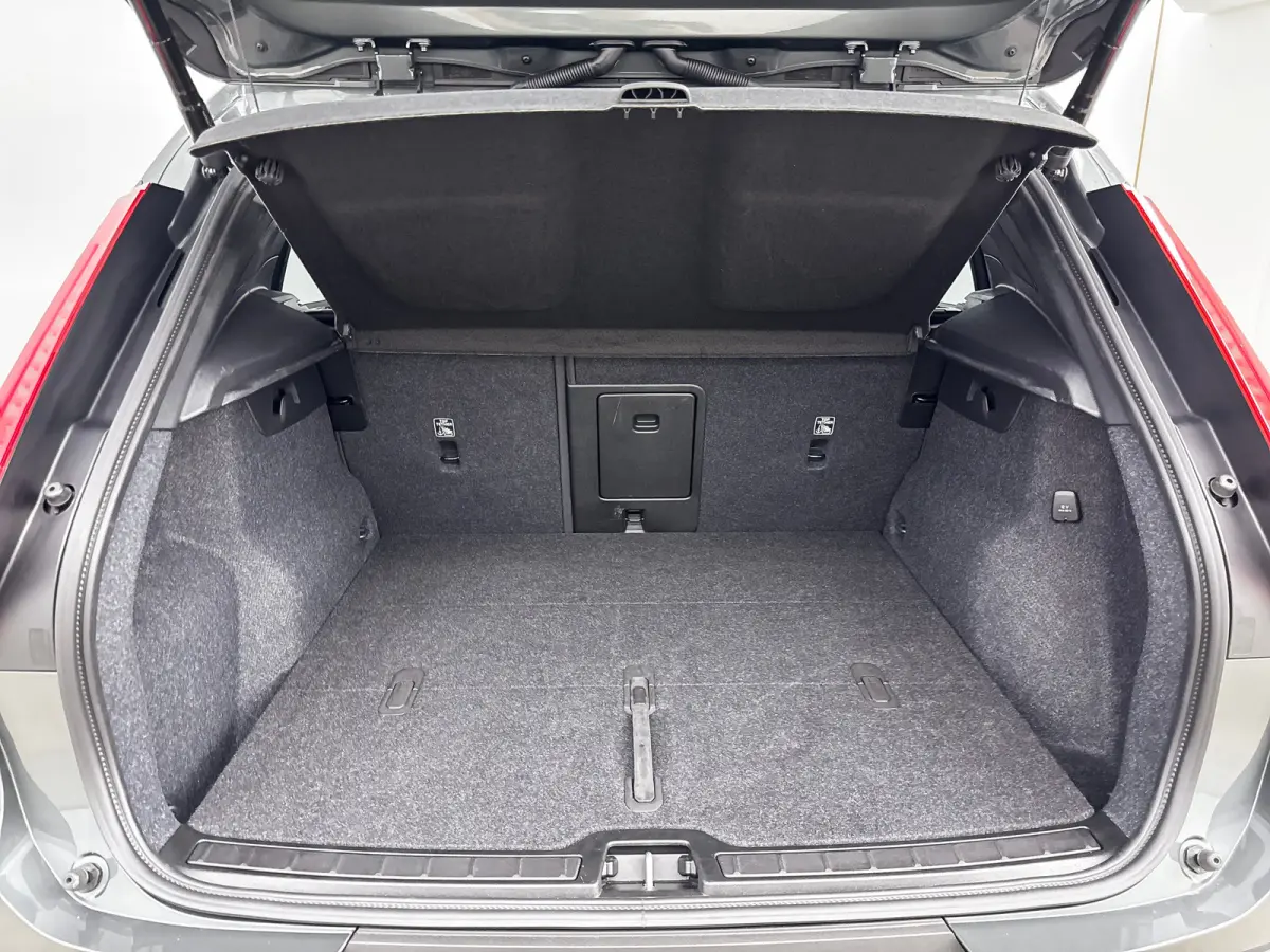 B4 Plus Dark | 19" Allseason | Panoramadak | Leder/Nubuck | Trekhaak | Harman Kardon | Elektr. verst. Stoelen | Parkeercamera | Stoel/Stuurverwarming
