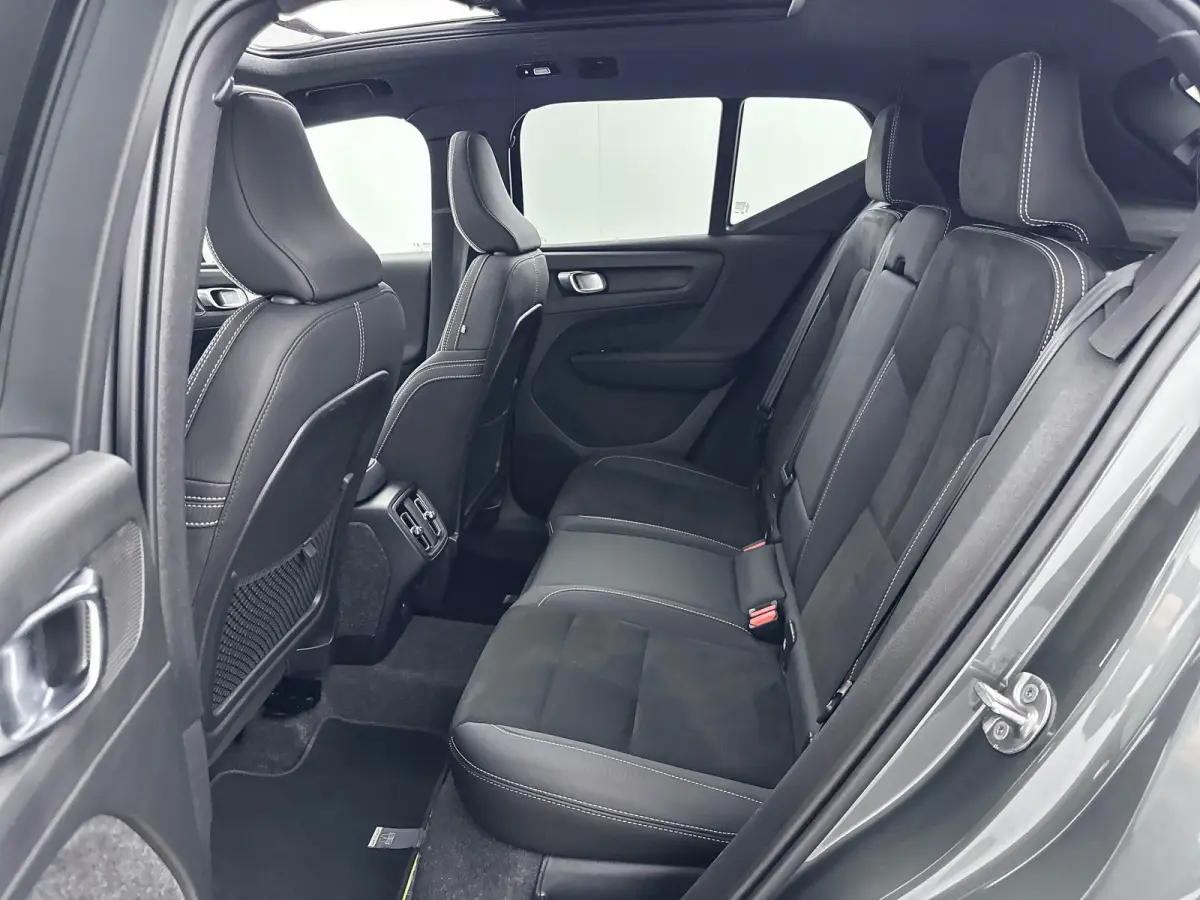 B4 Plus Dark | 19" Allseason | Panoramadak | Leder/Nubuck | Trekhaak | Harman Kardon | Elektr. verst. Stoelen | Parkeercamera | Stoel/Stuurverwarming