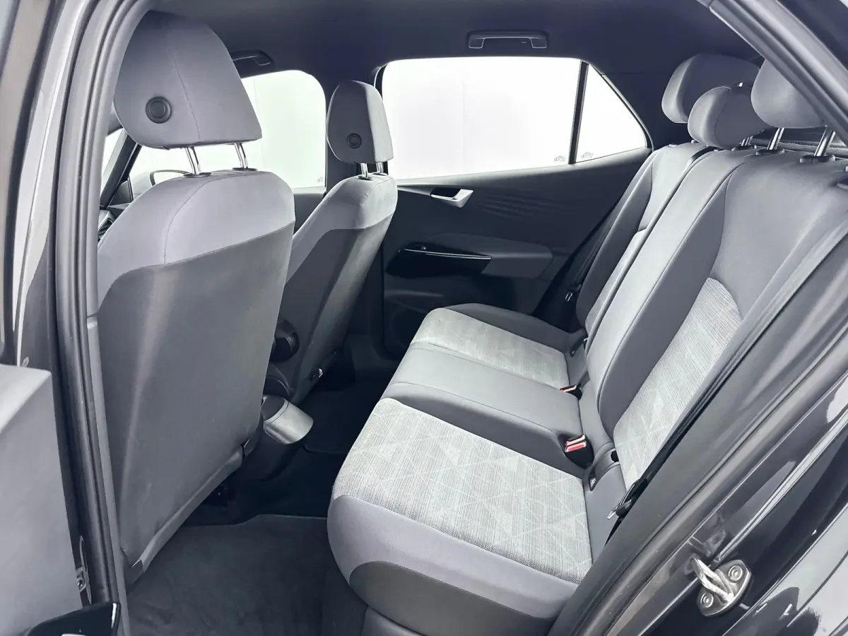 First 58 kWh | 18" | Adaptieve Cruise | Stoel/Stuurverwarming | Parkeerverwarming | PDC V+A | Climate Control