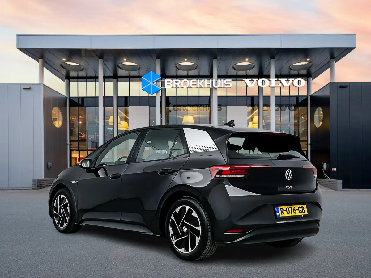 First 58 kWh | 18" | Adaptieve Cruise | Stoel/Stuurverwarming | Parkeerverwarming | PDC V+A | Climate Control