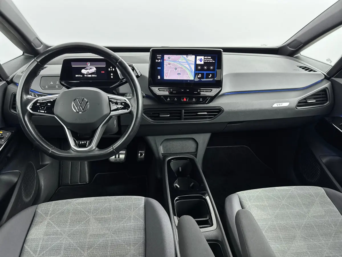 First 58 kWh | 18" | Adaptieve Cruise | Stoel/Stuurverwarming | Parkeerverwarming | PDC V+A | Climate Control
