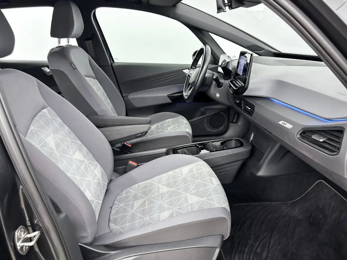 First 58 kWh | 18" | Adaptieve Cruise | Stoel/Stuurverwarming | Parkeerverwarming | PDC V+A | Climate Control