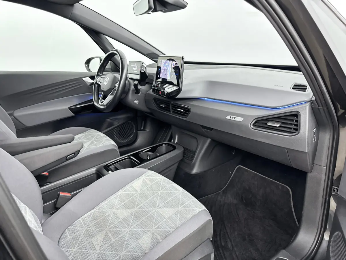 First 58 kWh | 18" | Adaptieve Cruise | Stoel/Stuurverwarming | Parkeerverwarming | PDC V+A | Climate Control