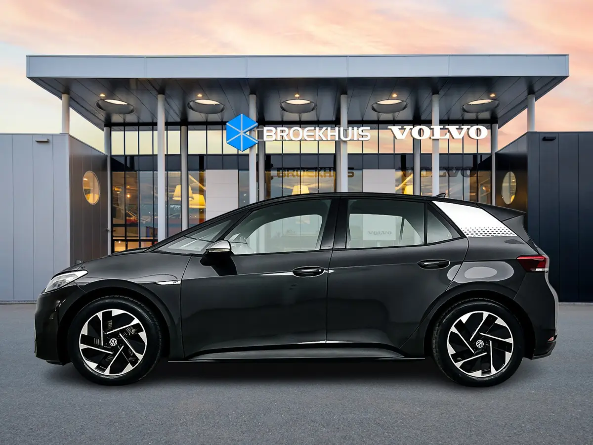 First 58 kWh | 18" | Adaptieve Cruise | Stoel/Stuurverwarming | Parkeerverwarming | PDC V+A | Climate Control