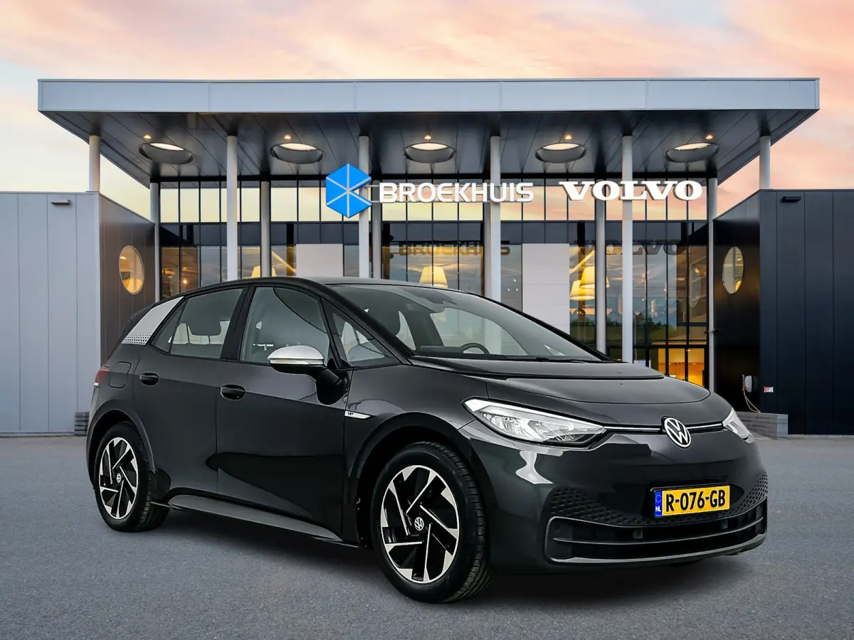 First 58 kWh | 18" | Adaptieve Cruise | Stoel/Stuurverwarming | Parkeerverwarming | PDC V+A | Climate Control