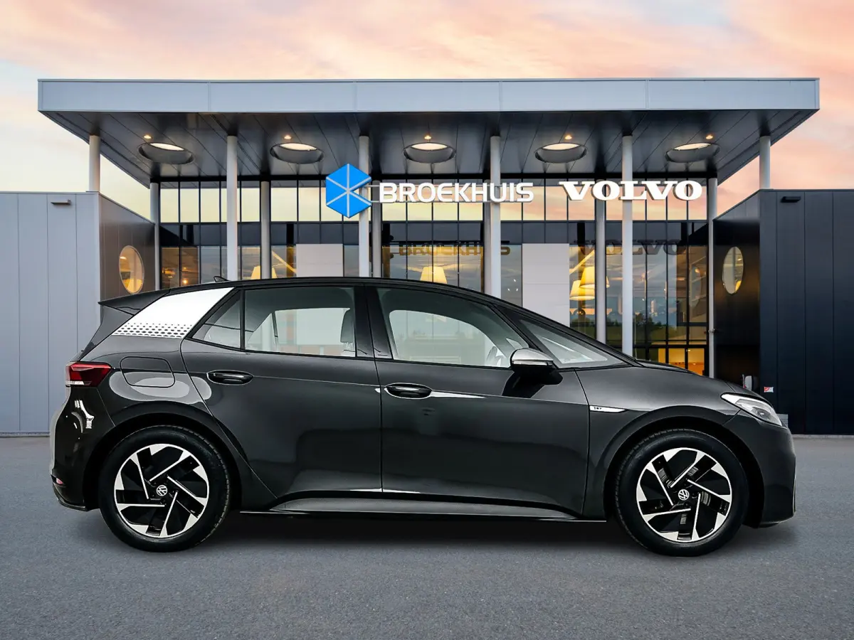 First 58 kWh | 18" | Adaptieve Cruise | Stoel/Stuurverwarming | Parkeerverwarming | PDC V+A | Climate Control