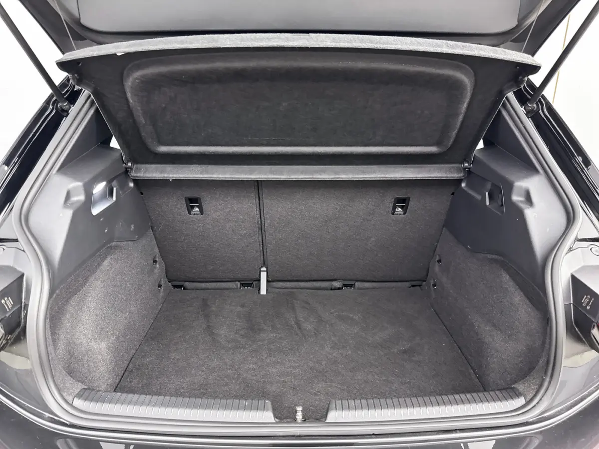 First 58 kWh | 18" | Adaptieve Cruise | Stoel/Stuurverwarming | Parkeerverwarming | PDC V+A | Climate Control