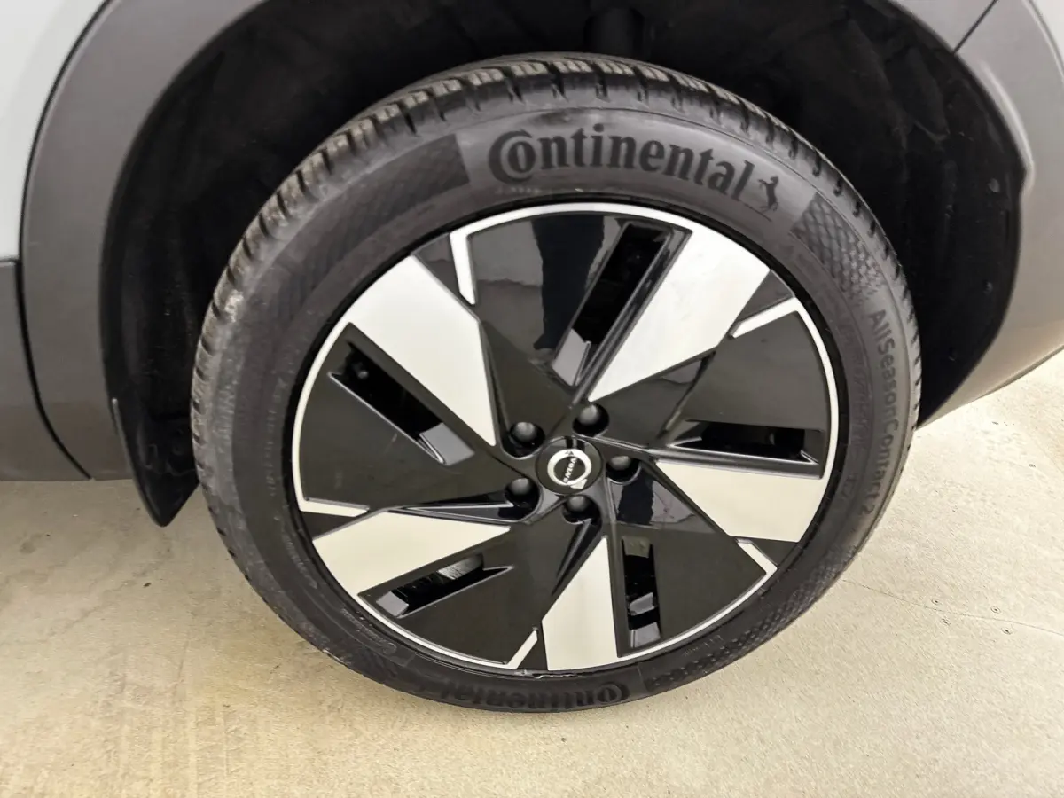 Single Motor Extended Range Plus 82 kWh | 19" Allseason | Adaptieve Cruise | BLIS | Stoel/Stuurverwarming | Keyless | Panoramadak | Warmtepomp