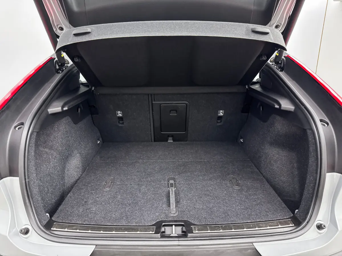 Single Motor Extended Range Plus 82 kWh | 19" Allseason | Adaptieve Cruise | BLIS | Stoel/Stuurverwarming | Keyless | Panoramadak | Warmtepomp