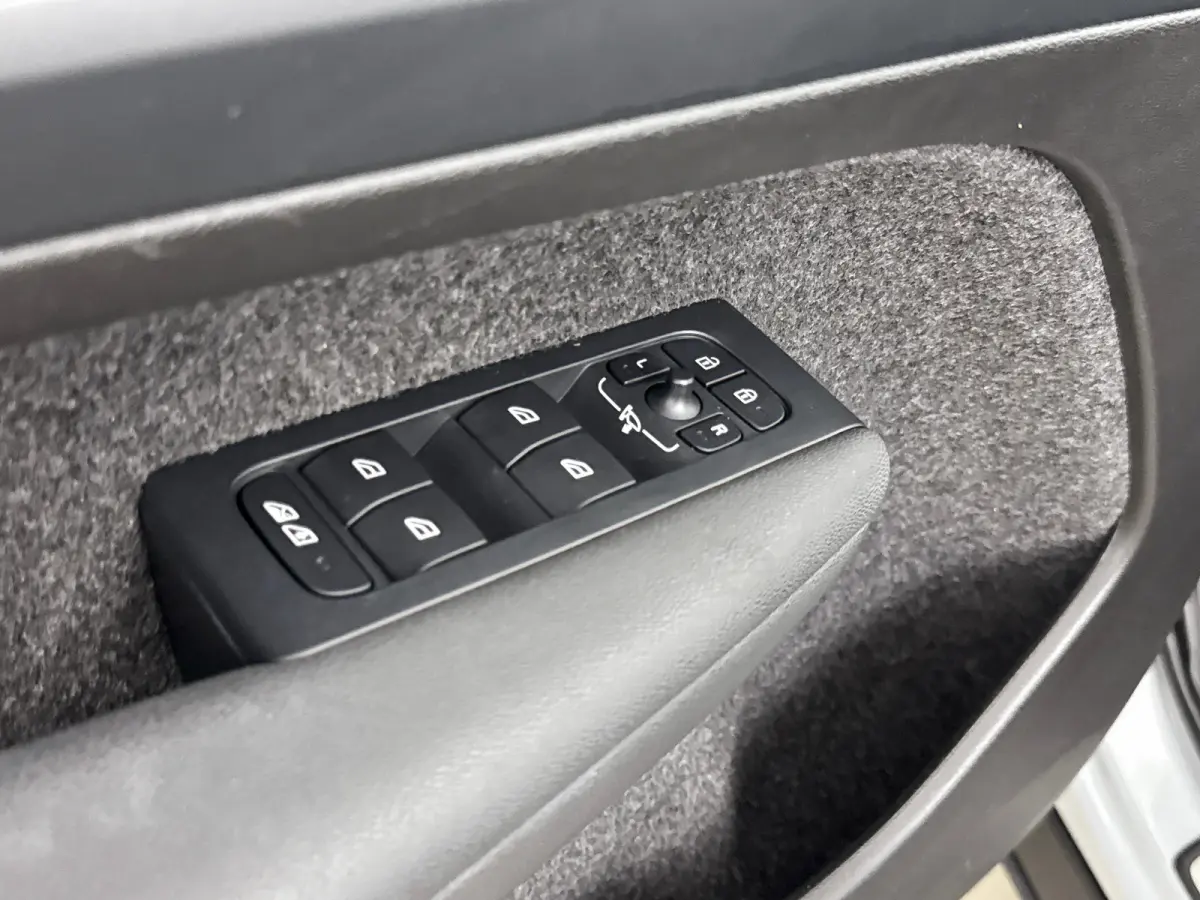 Single Motor Extended Range Plus 82 kWh | 19" Allseason | Adaptieve Cruise | BLIS | Stoel/Stuurverwarming | Keyless | Panoramadak | Warmtepomp