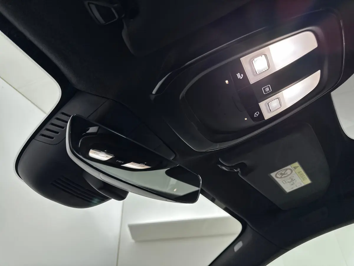 Single Motor Extended Range Plus 82 kWh | 19" Allseason | Adaptieve Cruise | BLIS | Stoel/Stuurverwarming | Keyless | Panoramadak | Warmtepomp