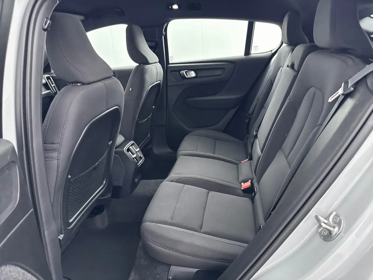 Single Motor Extended Range Plus 82 kWh | 19" Allseason | Adaptieve Cruise | BLIS | Stoel/Stuurverwarming | Keyless | Panoramadak | Warmtepomp