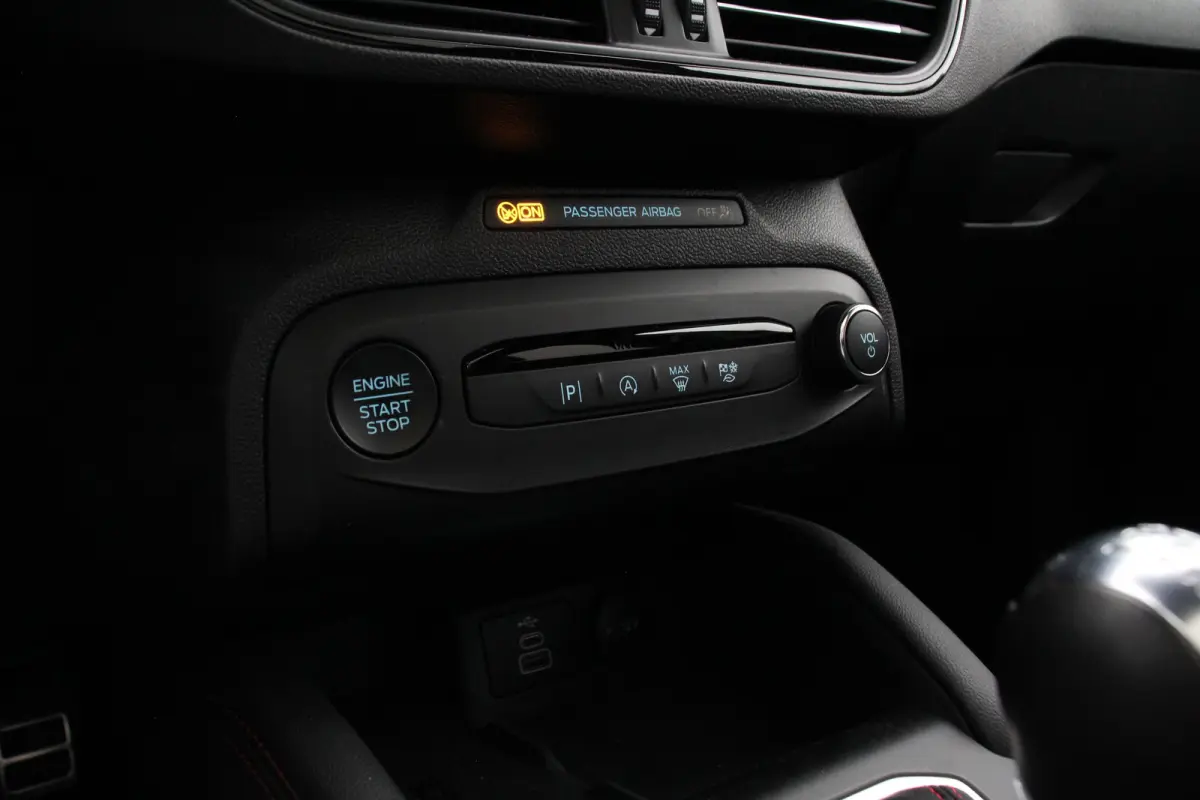 1.0 EcoBoost Hybrid ST Line X | Panoramadak | Adaptive Cruise | Elektr Achterklep | Stoel-/Stuurverwarming | 18 inch velgen | Keyless | B&O