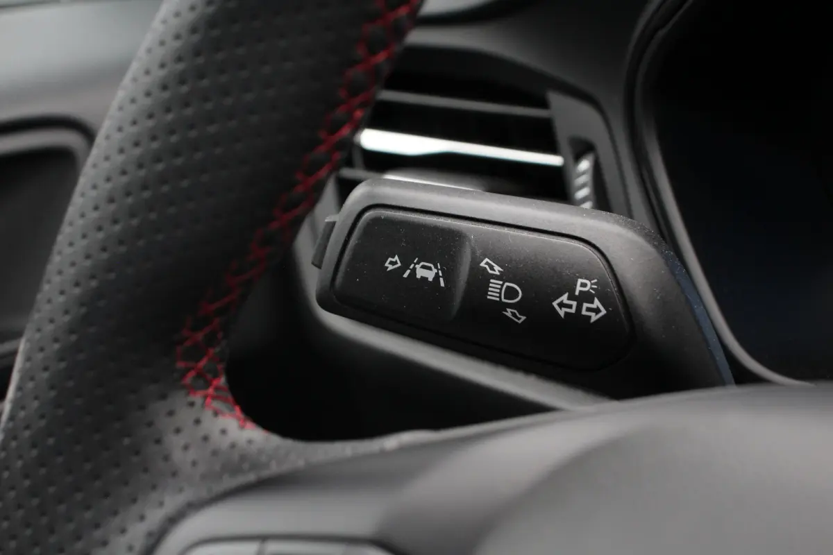 1.0 EcoBoost Hybrid ST Line X | Panoramadak | Adaptive Cruise | Elektr Achterklep | Stoel-/Stuurverwarming | 18 inch velgen | Keyless | B&O