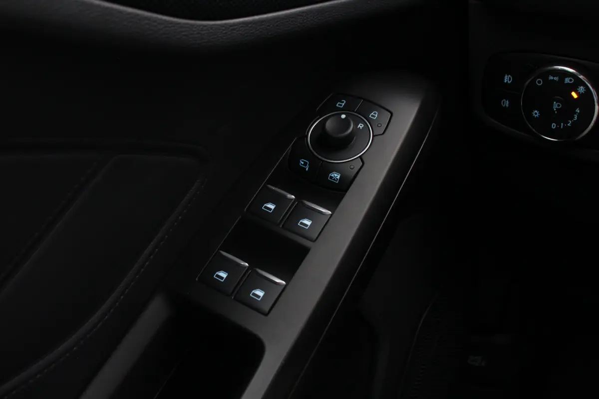 1.0 EcoBoost Hybrid ST Line X | Panoramadak | Adaptive Cruise | Elektr Achterklep | Stoel-/Stuurverwarming | 18 inch velgen | Keyless | B&O