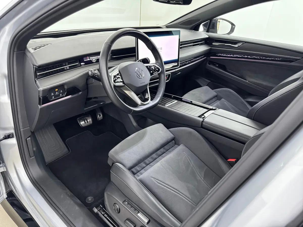 Pro S Business 86 kWh | 19" | Trekhaak | Head-Up | 360 Camera | Elektr. verst. Stoelen | Matrix LED | Stoel/Stuurverwarming | Adaptieve Cruise | BLIS | Keyless |