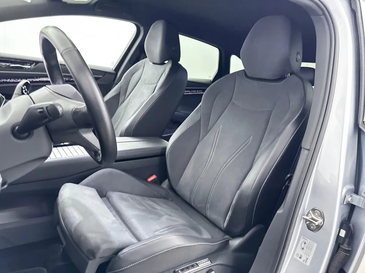 Pro S Business 86 kWh | 19" | Trekhaak | Head-Up | 360 Camera | Elektr. verst. Stoelen | Matrix LED | Stoel/Stuurverwarming | Adaptieve Cruise | BLIS | Keyless |