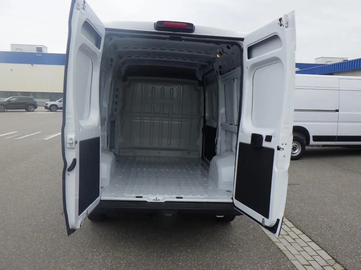 L2H2 2.2 140 PK 3.5t Heavy 8 JAAR FABRIEKSGARANTIE | CARPLAY | TREKHAAK | 10" SCHERM + NAVI + CAMERA