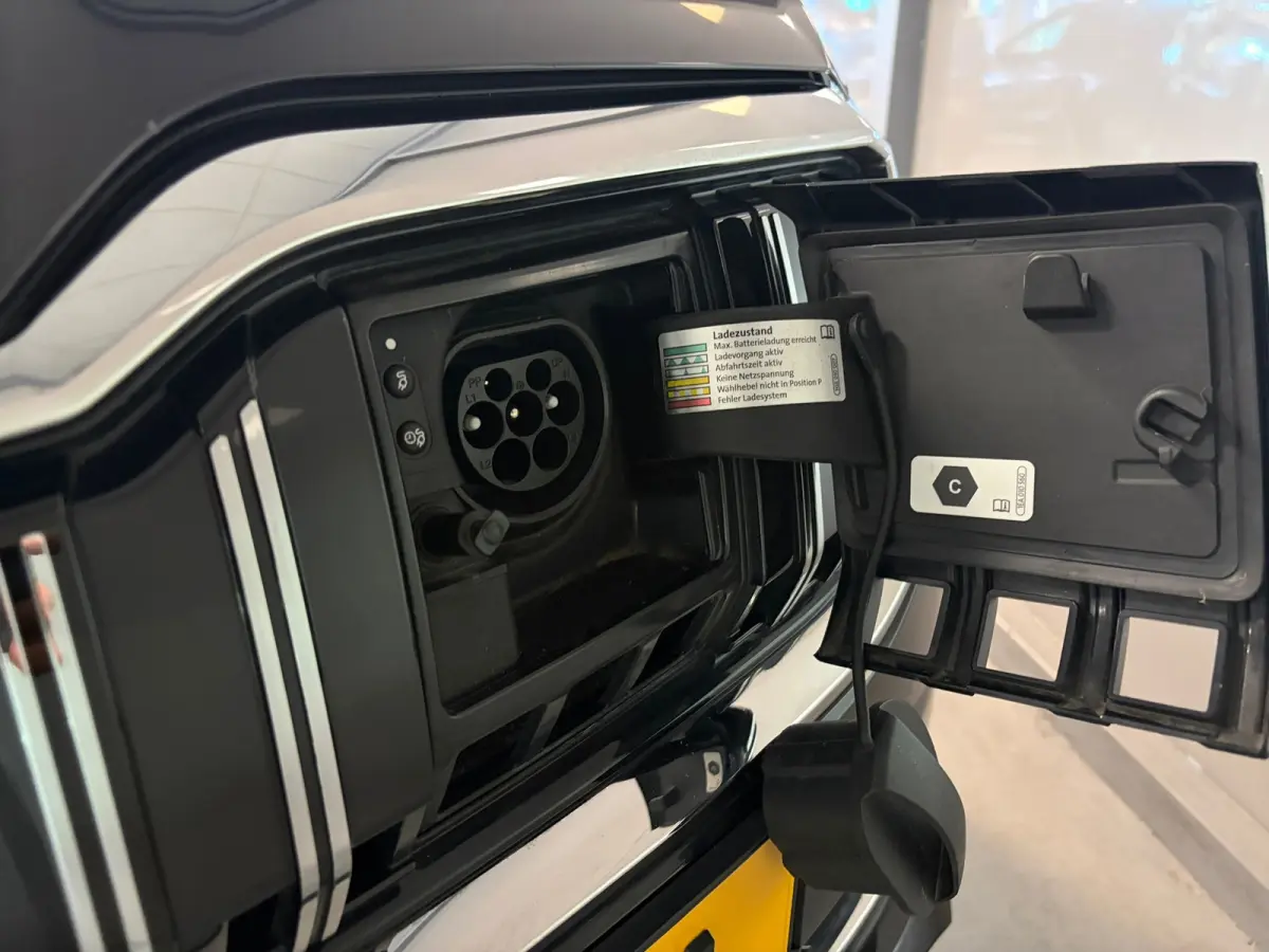 Laurin & Klement 1.4 TSI iV PHEV | Panoramadak | Trekhaak | Leder | Canton |