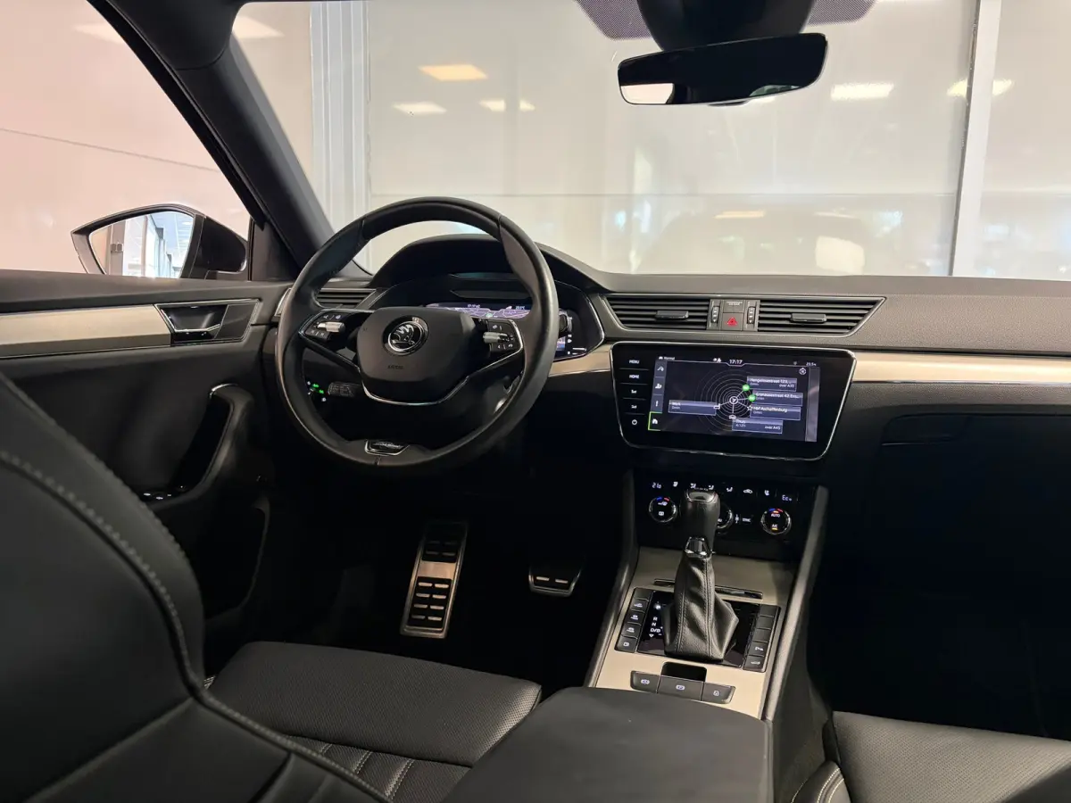 Laurin & Klement 1.4 TSI iV PHEV | Panoramadak | Trekhaak | Leder | Canton |
