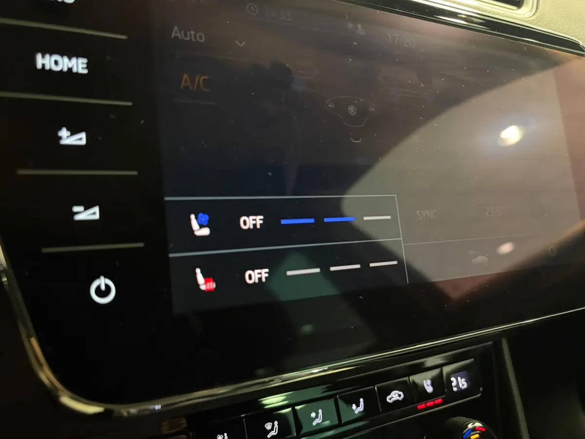 Laurin & Klement 1.4 TSI iV PHEV | Panoramadak | Trekhaak | Leder | Canton |