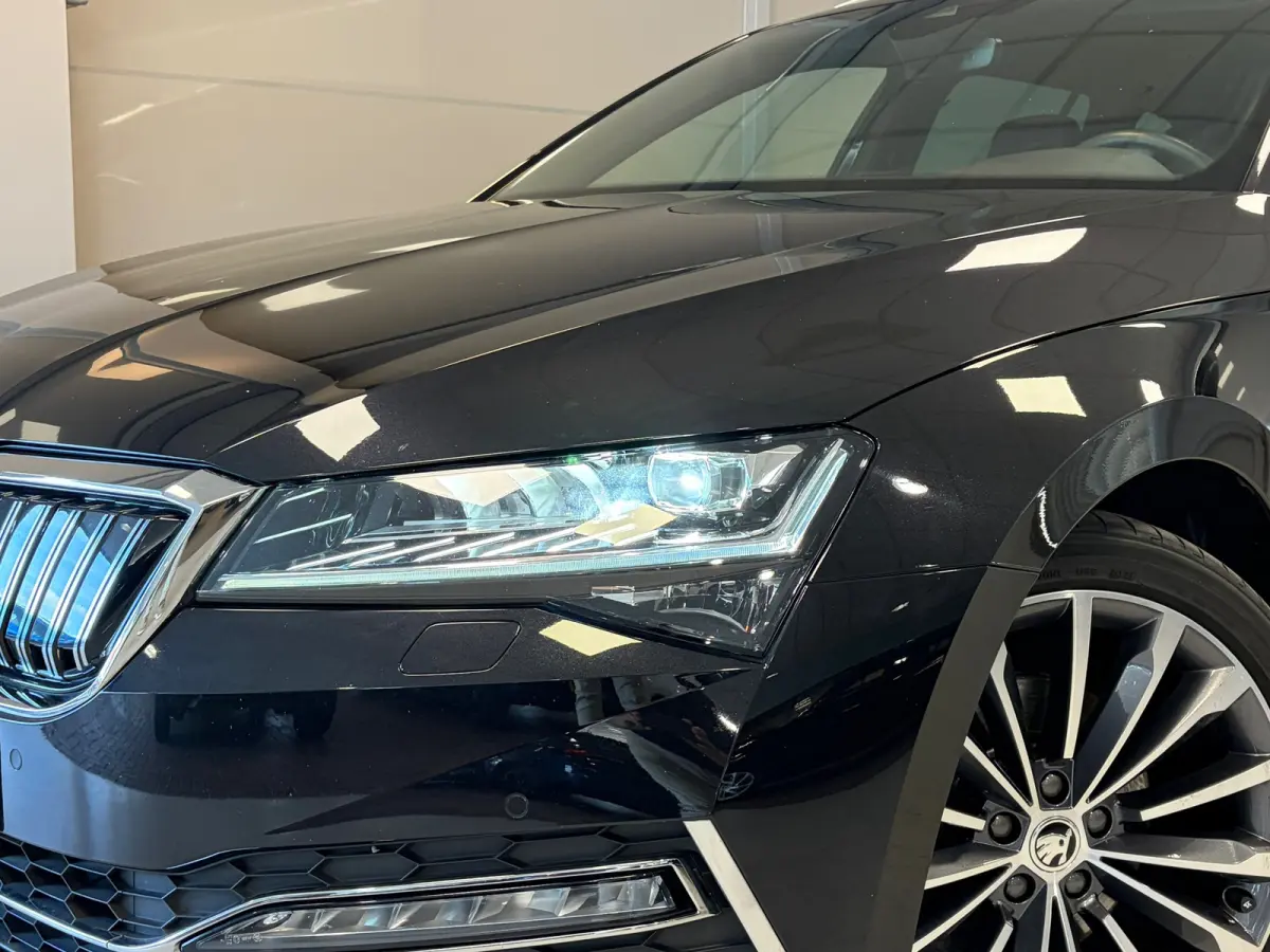 Laurin & Klement 1.4 TSI iV PHEV | Panoramadak | Trekhaak | Leder | Canton |