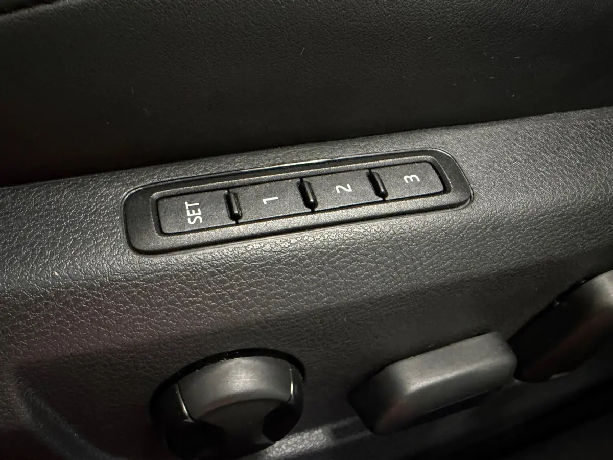 Laurin & Klement 1.4 TSI iV PHEV | Panoramadak | Trekhaak | Leder | Canton |