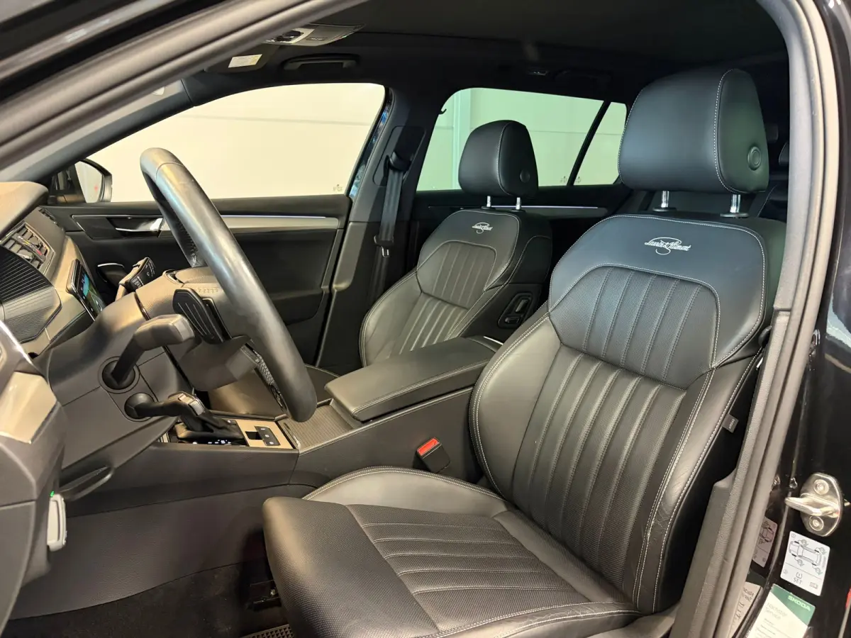 Laurin & Klement 1.4 TSI iV PHEV | Panoramadak | Trekhaak | Leder | Canton |