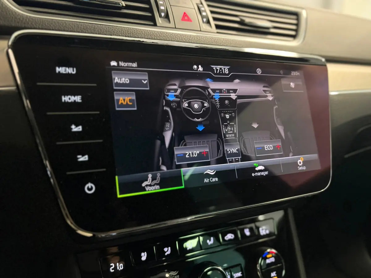 Laurin & Klement 1.4 TSI iV PHEV | Panoramadak | Trekhaak | Leder | Canton |
