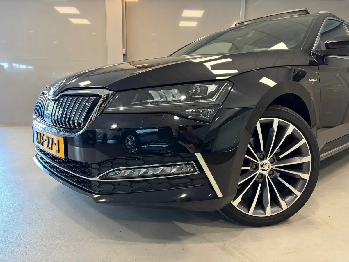 Laurin & Klement 1.4 TSI iV PHEV | Panoramadak | Trekhaak | Leder | Canton |