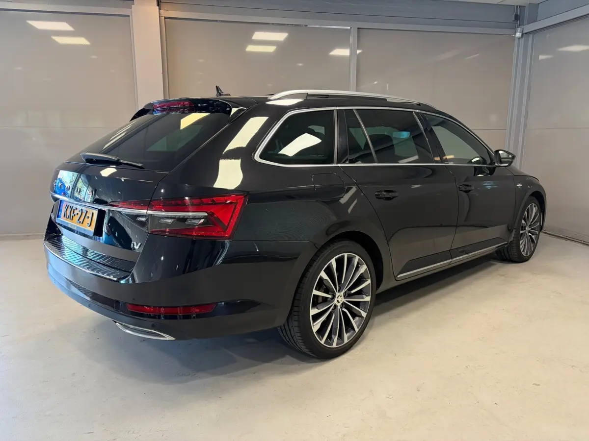 Laurin & Klement 1.4 TSI iV PHEV | Panoramadak | Trekhaak | Leder | Canton |