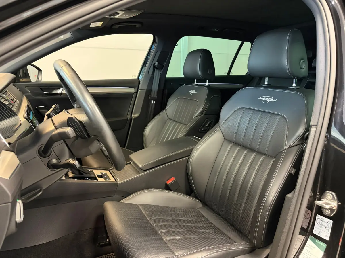 Laurin & Klement 1.4 TSI iV PHEV | Panoramadak | Trekhaak | Leder | Canton |
