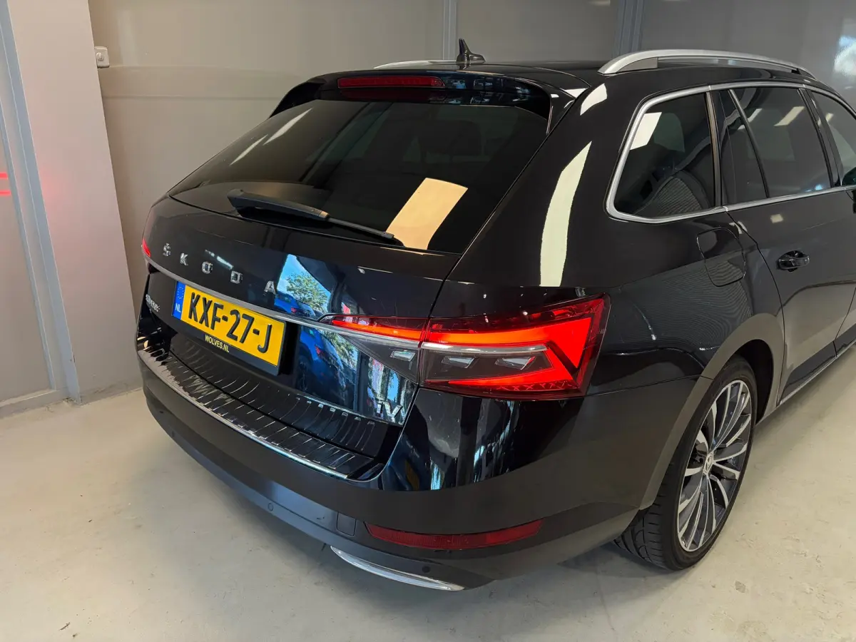 Laurin & Klement 1.4 TSI iV PHEV | Panoramadak | Trekhaak | Leder | Canton |
