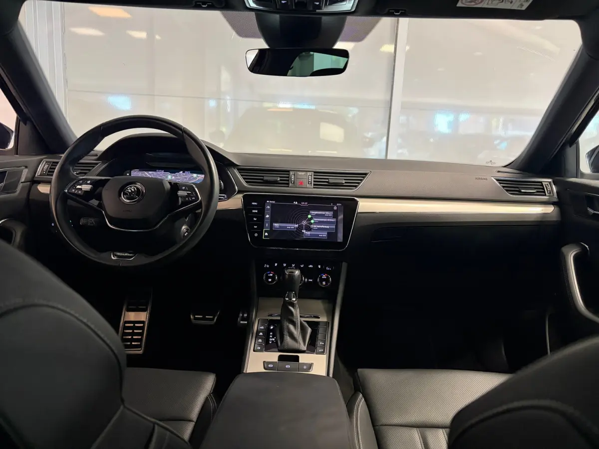 Laurin & Klement 1.4 TSI iV PHEV | Panoramadak | Trekhaak | Leder | Canton |